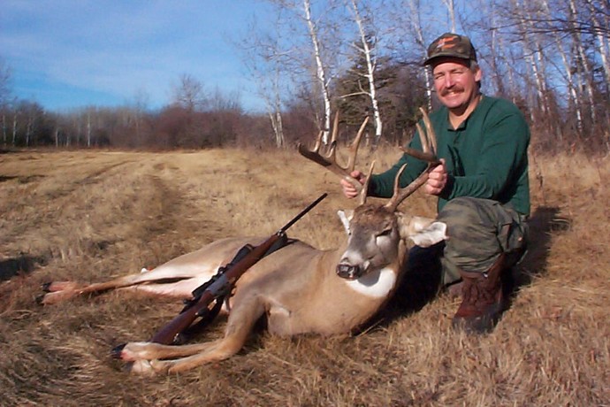 Archives of whitetail deer Photo