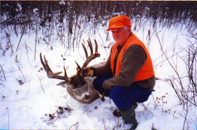 Archives of whitetail deer Photo