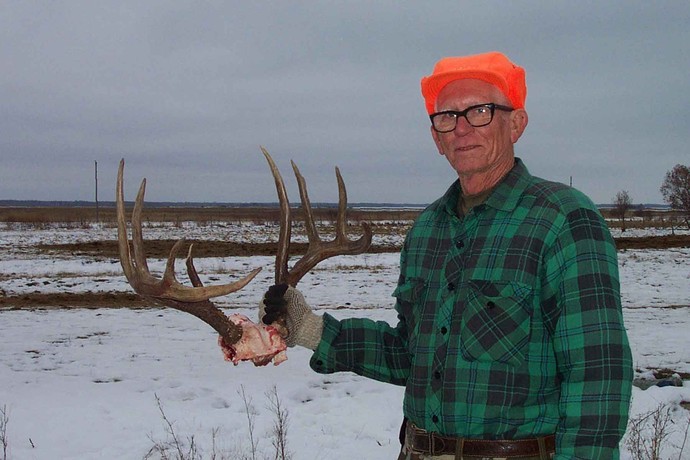 Archives of whitetail deer Photo